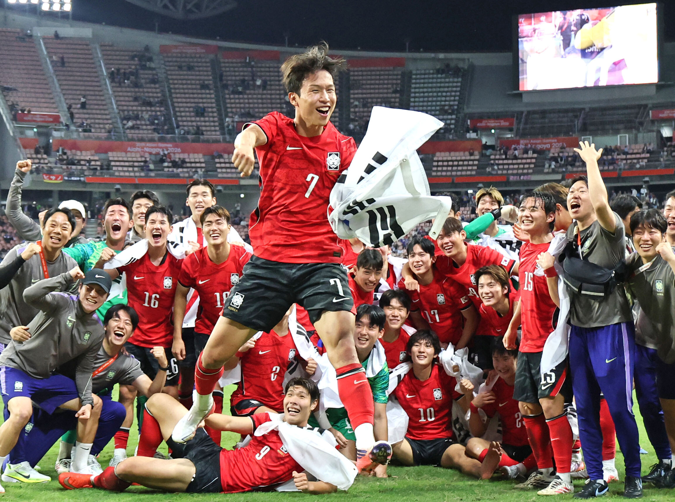 '박지성! 아, 아니 엄지성이구나!' 4골 4도움만큼 빛났던 또 뛰고, 또 뛴 '7번'...축구 팬들이 원하는 모습 제대로 보여줬다