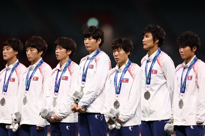 대충격! 또 북한이었다…'박수 거부' 은메달 땄다고 일제히 굳은 표정 "딱 1명만 쳤다" 정말 이상한 상황!