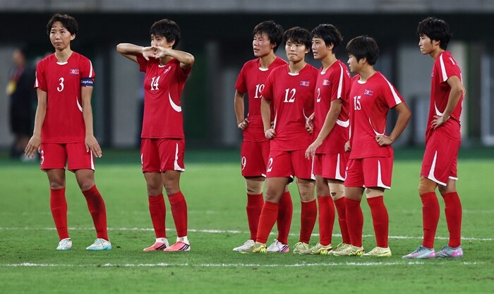 ▲ 북한 여자 축구대표팀이 아이치 나고야 아시안게임 일본과의 결승에서 승부차기 끝에 패했다. 12년 만의 금메달을 노렸으나 일본의 3연패를 막지 못했다. ⓒ 연합뉴스/REUTERS