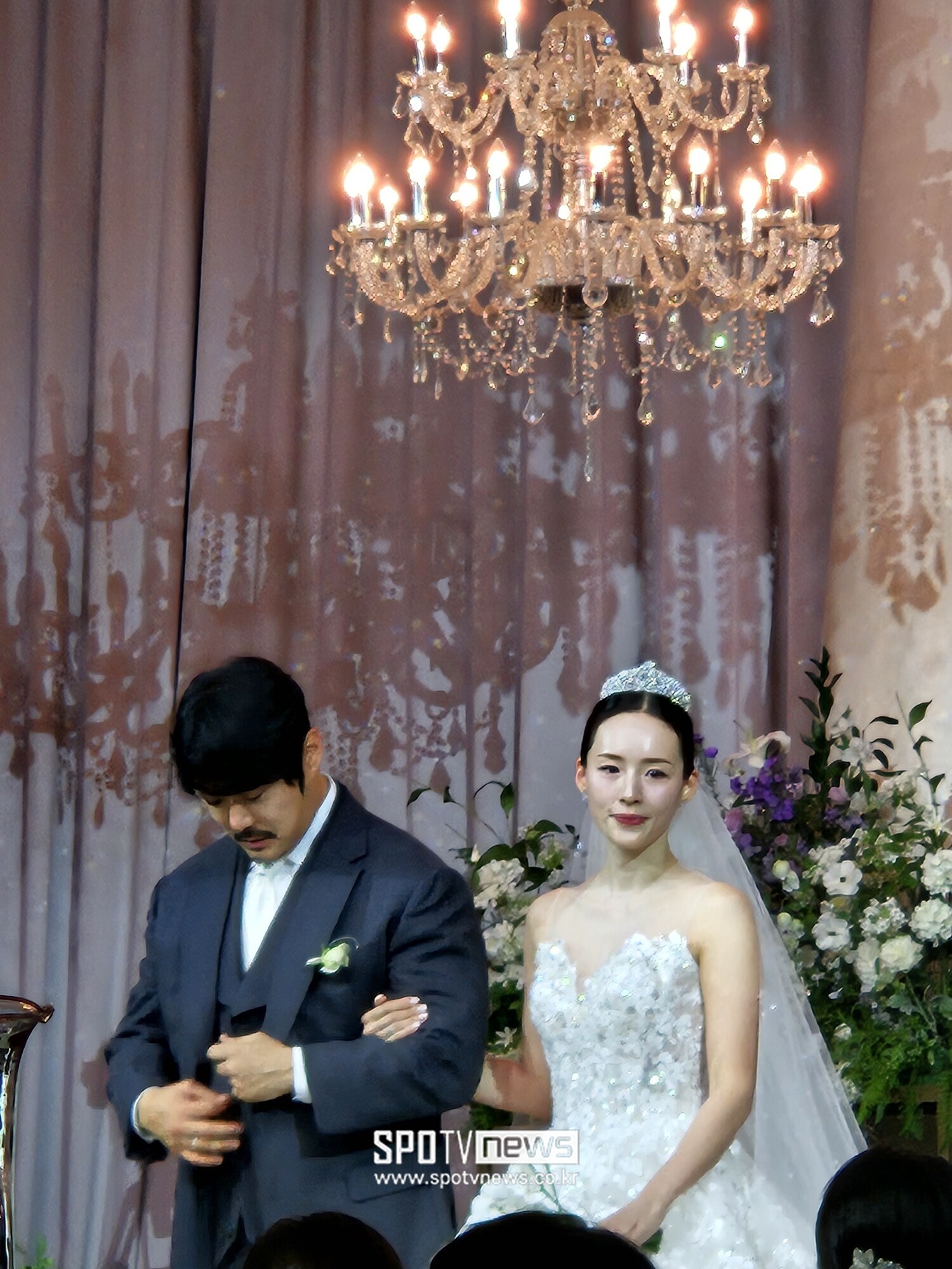 [단독]KCM, ♥방예원과 눈물의 결혼식 '포착'…유재석 사회→직접 축가까지