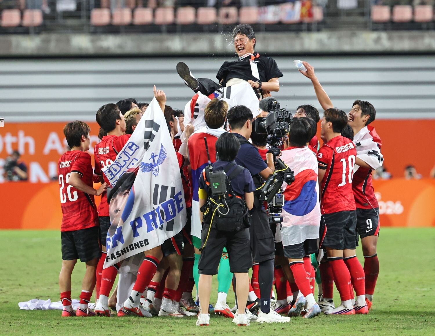 “그냥 다들 군대 보내라” 축구 대표팀 대형사고→AG 병역혜택 폐지? 여론 돌아서고 정치권도 등판