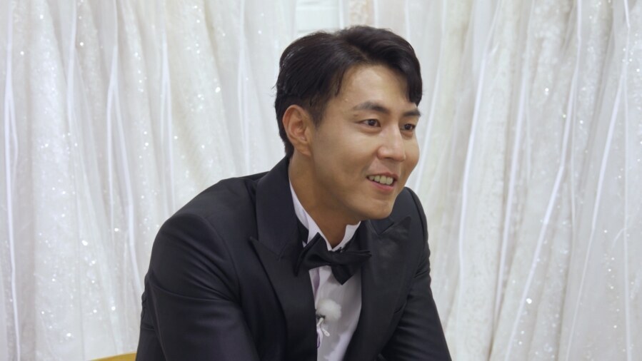 '나솔' 32기 막말 영수, 9kg 감량→확 달라진 비주얼…새 신부 보자 "너무 예쁘다" 연발('계약결혼')