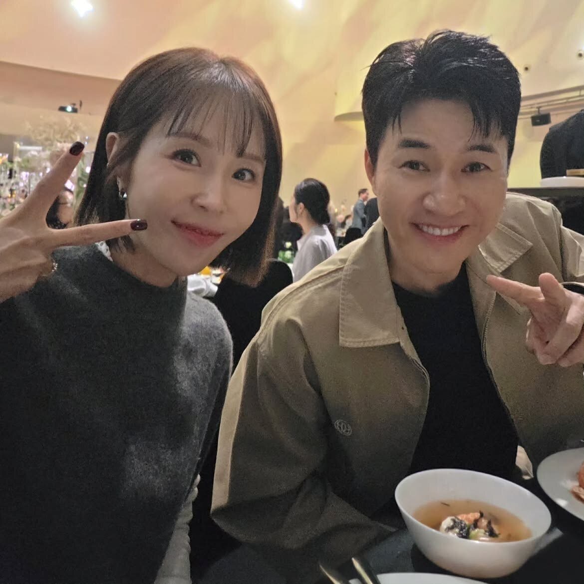 '문원♥' 신지, 절친 김종민과 KCM 결혼식 찾았다…"결혼 진심으로 축하해 창모"