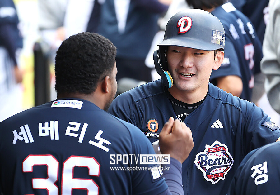 [포토S] 안재석 반기는 세베리노
