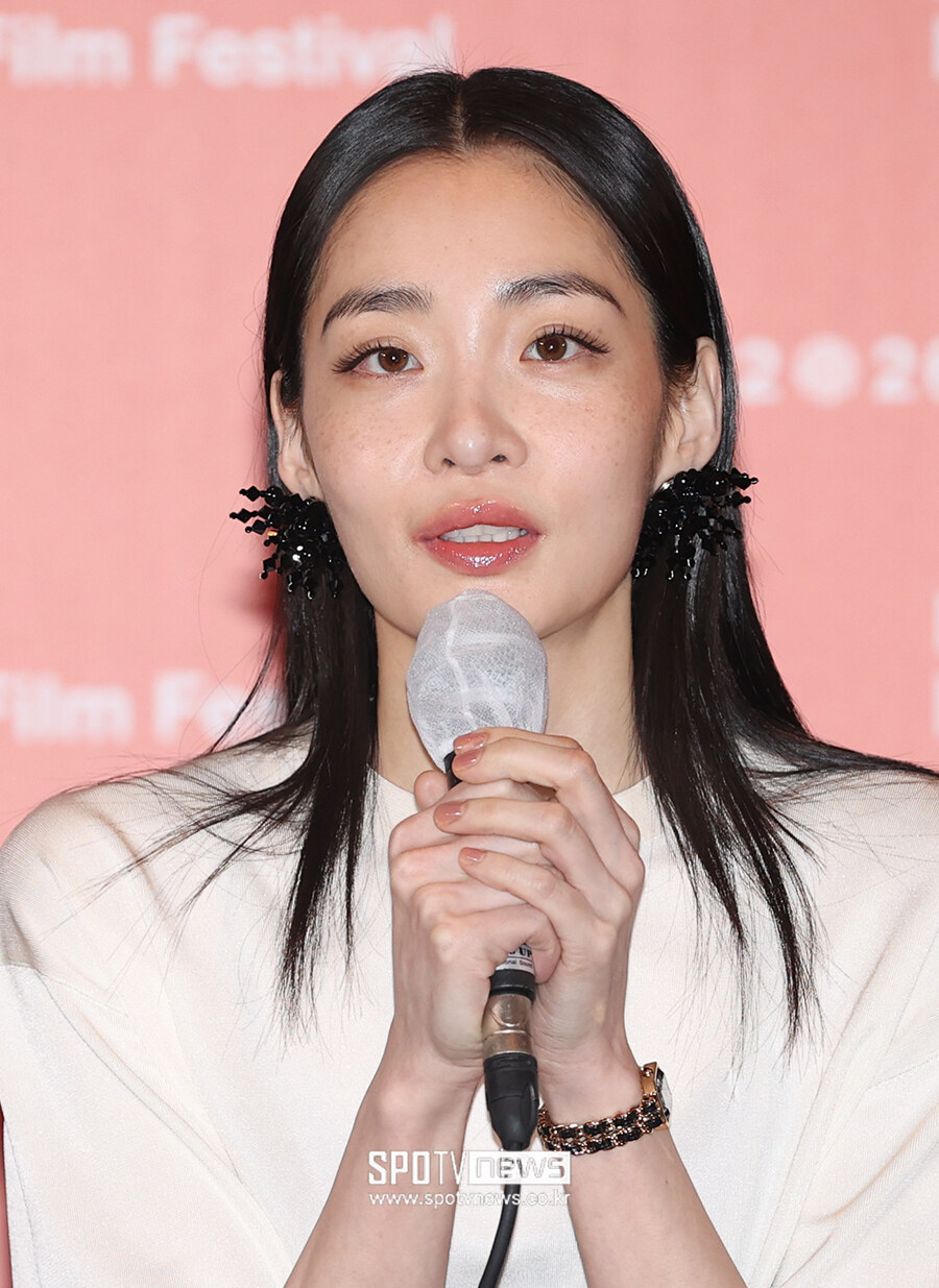 [포토S] 김민하, '반쪽된 얼굴'