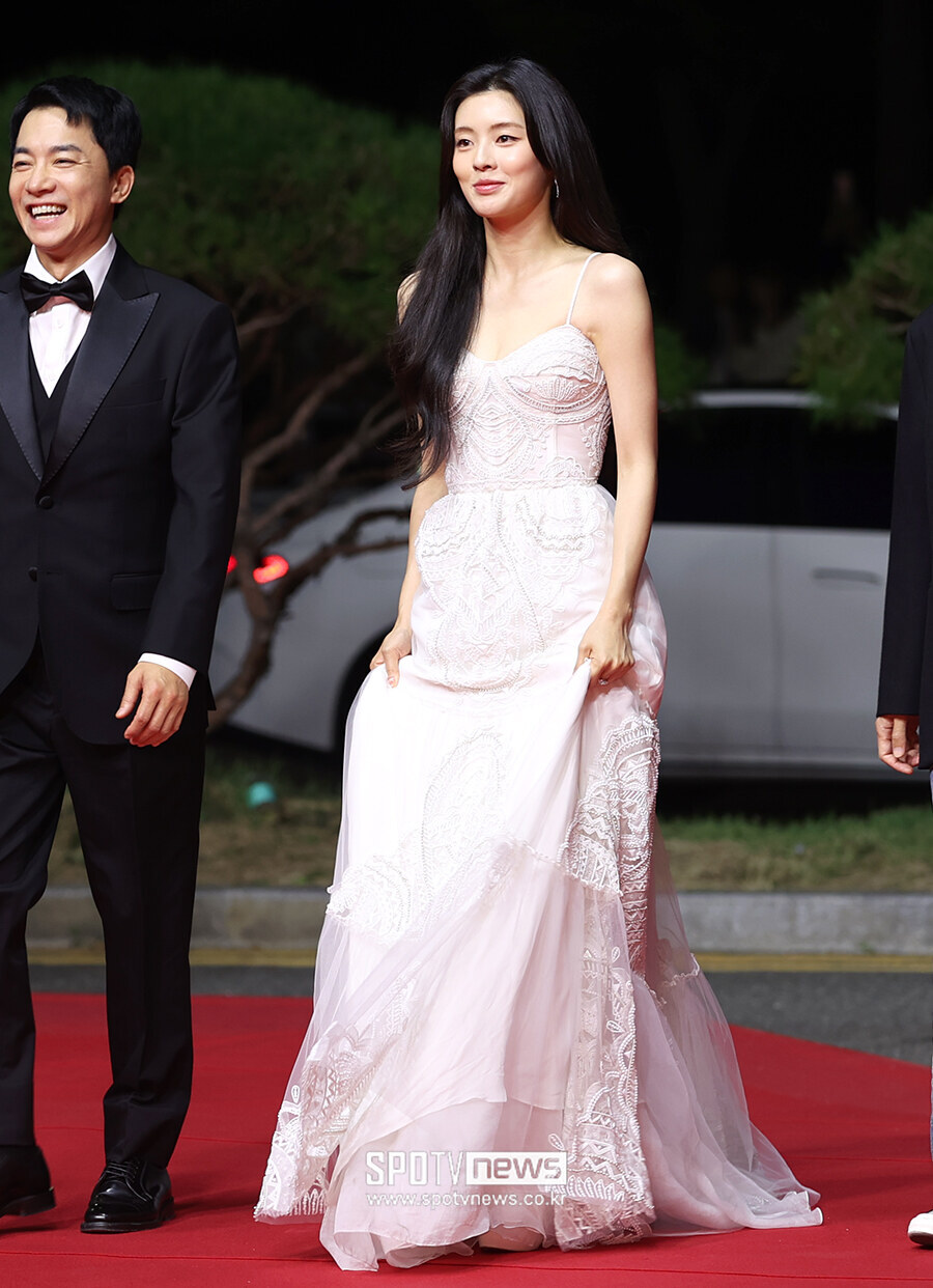 [포토S] '♥이광수' 이선빈, '과감한 란제리룩 드레스'