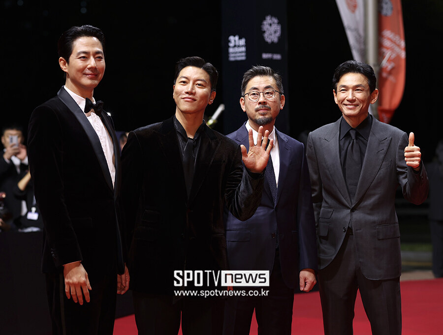 [포토S] 부산국제영화제 레드카펫 참석한 영화 '호프' 팀