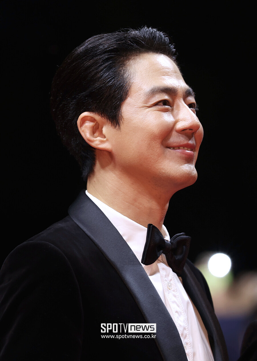 [포토S] 조인성, '콧날이 예술'