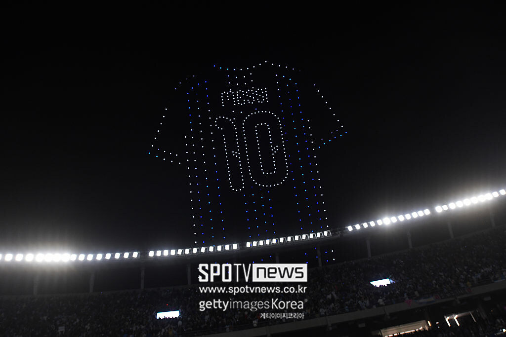 ▲ '축구의 신'다운 결말이었다. 리오넬 메시(위 사진)가 아르헨티나 대표팀 유니폼을 입고 치른 마지막 경기에서 1골 2도움을 폭발시켰다.