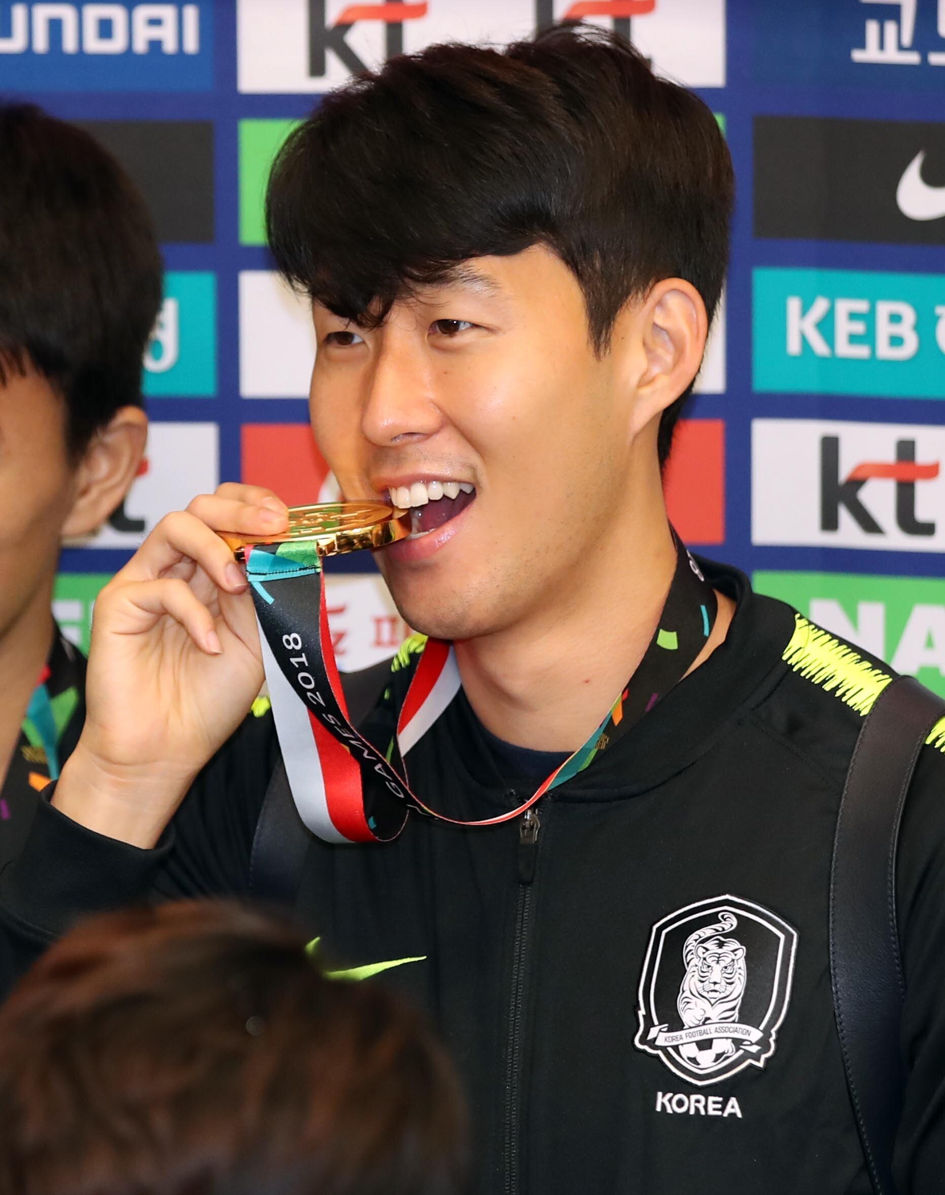 ▲ 금메달 직후 나온 "군대 안 갑니다"라는 한마디로 거세진 파장이 한국 체육계의 오랜 화두인 병역특례 제도를 어디까지 바꿔놓을지 관심이 집중되고 있다. ⓒ연합뉴스