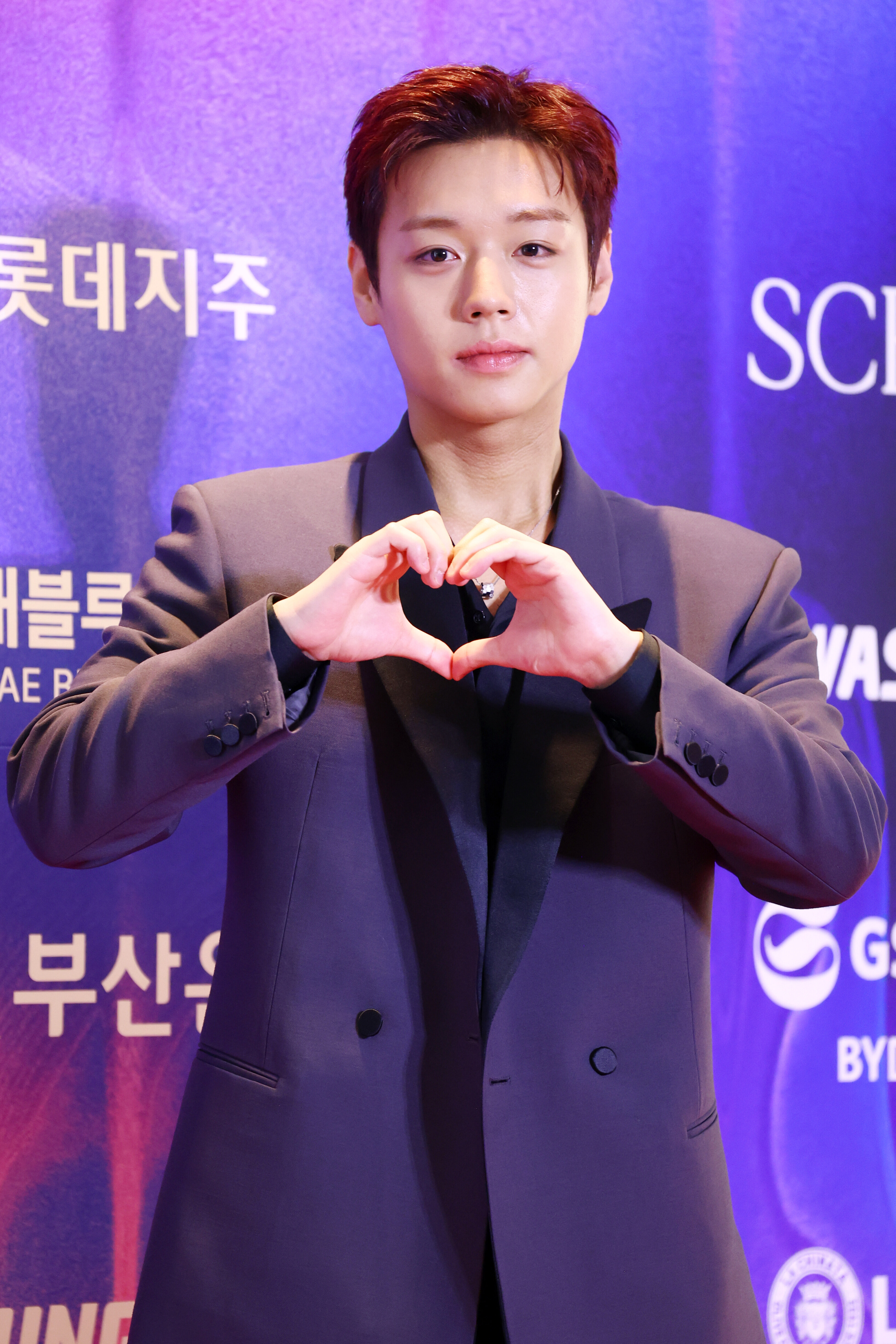 자택앞 시위→경찰 신변보호…유해진 '불참' 부일영화상서 男주연상 수상[이슈S]