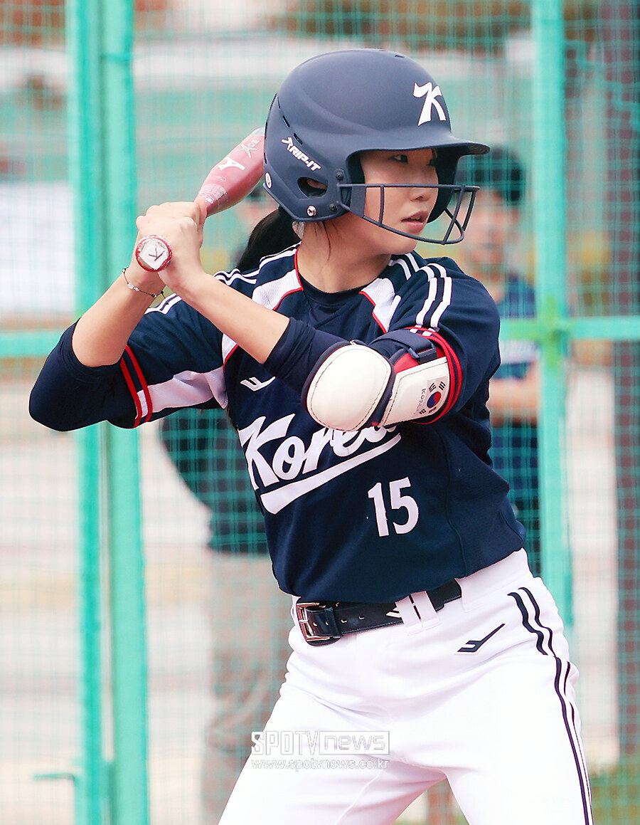 [포토S] U-15 소프트볼대표팀 황지원, '공에 집중!'