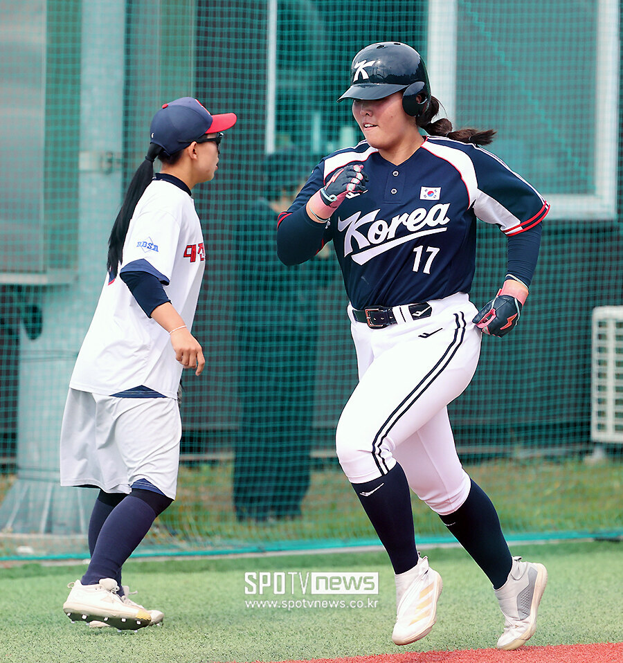 [포토S] 홈으로 향하는 최민주