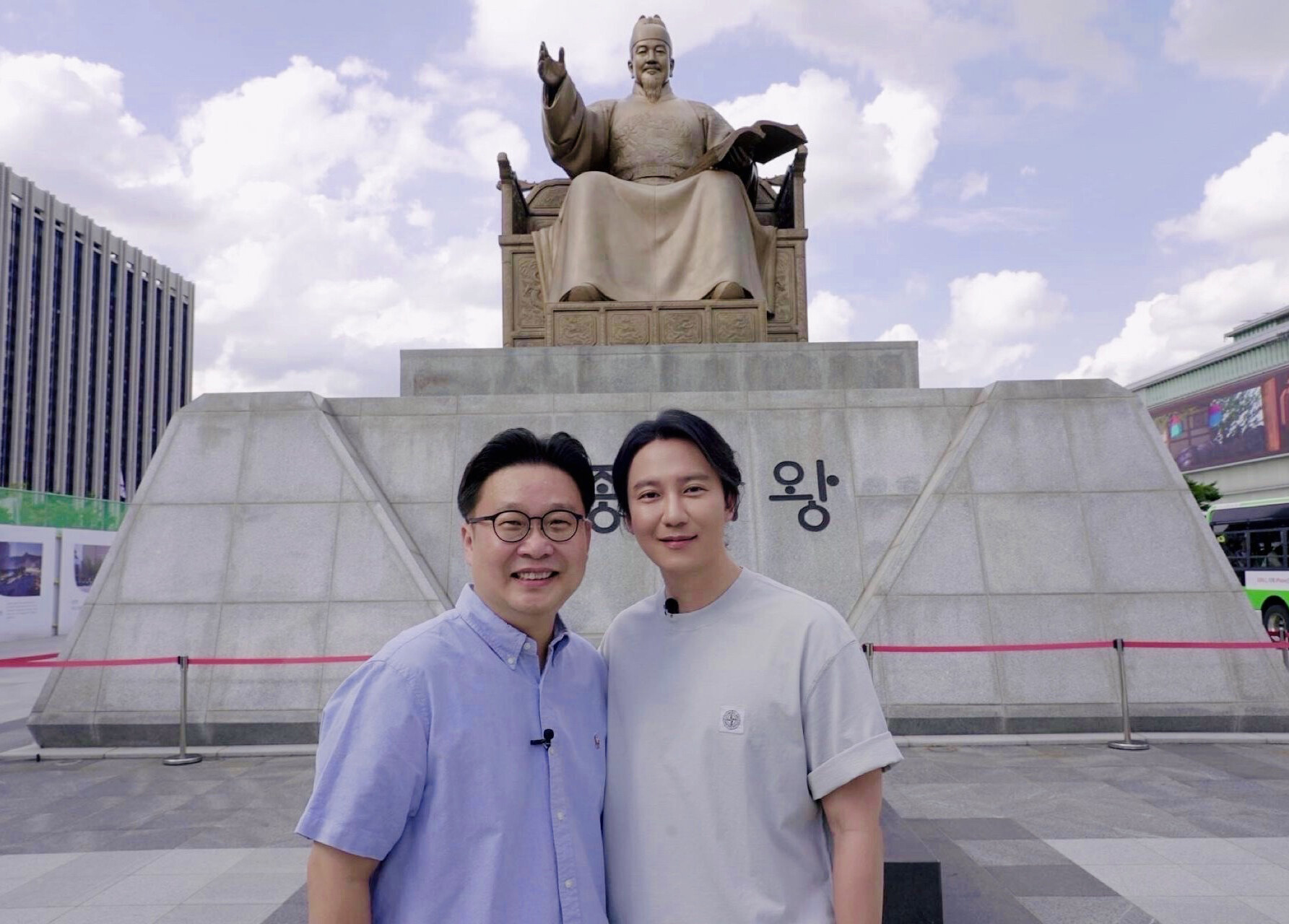 김남길, 한글날 맞아 서경덕 교수와 해외 한글학교 지원 "교육에 도움 되길"