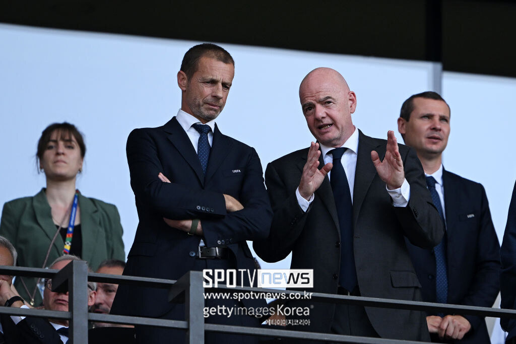 ▲ 또 다른 유력 후보도 사실상 경쟁 구도에서 이탈했다. 알렉산데르 체페린(왼쪽) UEFA 회장이다. 최근 UEFA 회장 재선 도전 의사를 공식화하면서 FIFA 회장직에 도전할 가능성이 크게 낮아졌다.