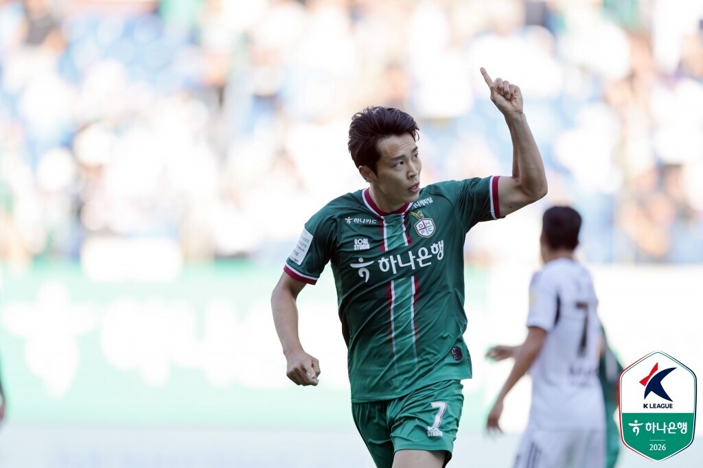 '가을 마사' 미쳤다! 대전, 전북에 2-1 역전승…18년 기다린 홈 승리, 이렇게 짜릿할 수가 → 6경기 무패 4위까지 넘본다