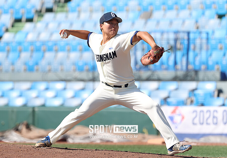 [포토S] 역투하는 경남 최민혁