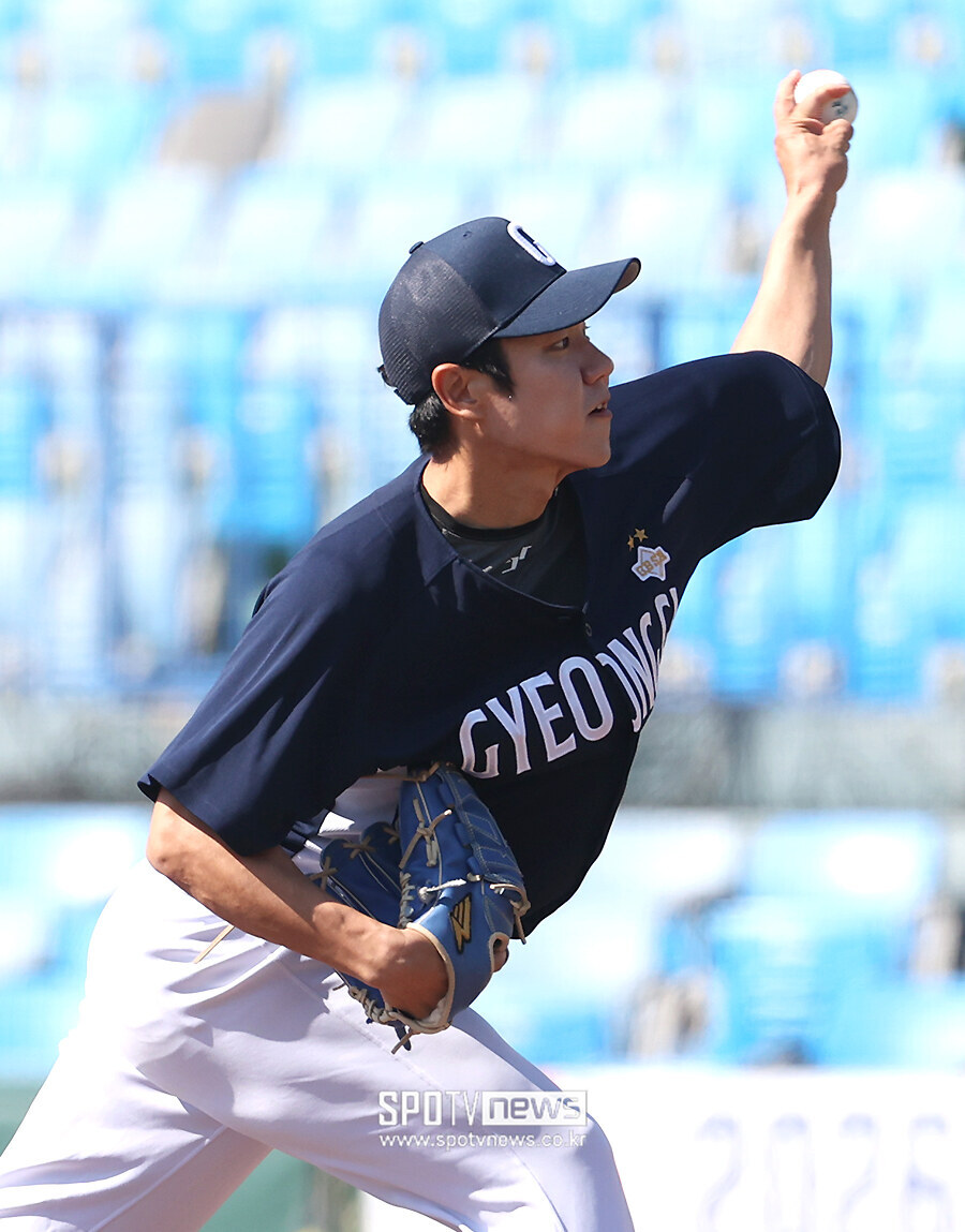 [포토S] 역투하는 경기 김성재