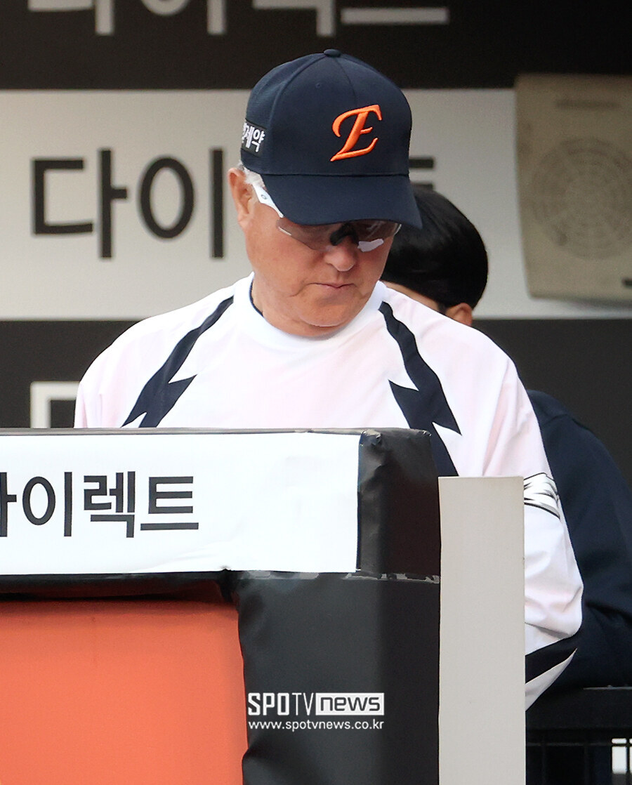 [포토S] 한화 지휘봉 내려놓는 김경문 감독