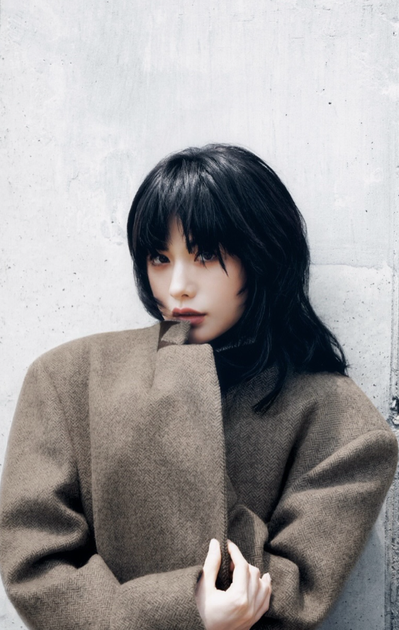 나나, 열애 인정 후 첫 SNS 행보..♥탑 홀린 치명적인 눈빛 공개