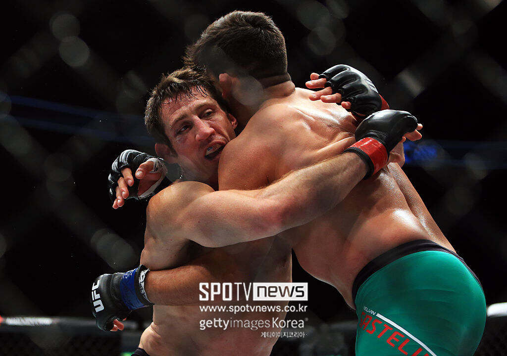 "무장 세력에 공격받았다" UFC 파이터 전쟁터에서 총격 당해…다리에 총탄 세 발→병원으로 이송되어 치료 중