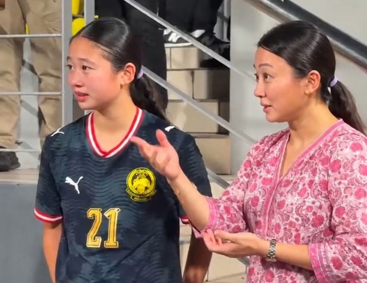 "14살 축구 소녀 오열"…아시안컵 본선행 좌절에 장관까지 달려와 위로→2연승 달리다 인도에 0-4 참패, 이라크전 MVP로 '대형 윙어' 잠재성 증명