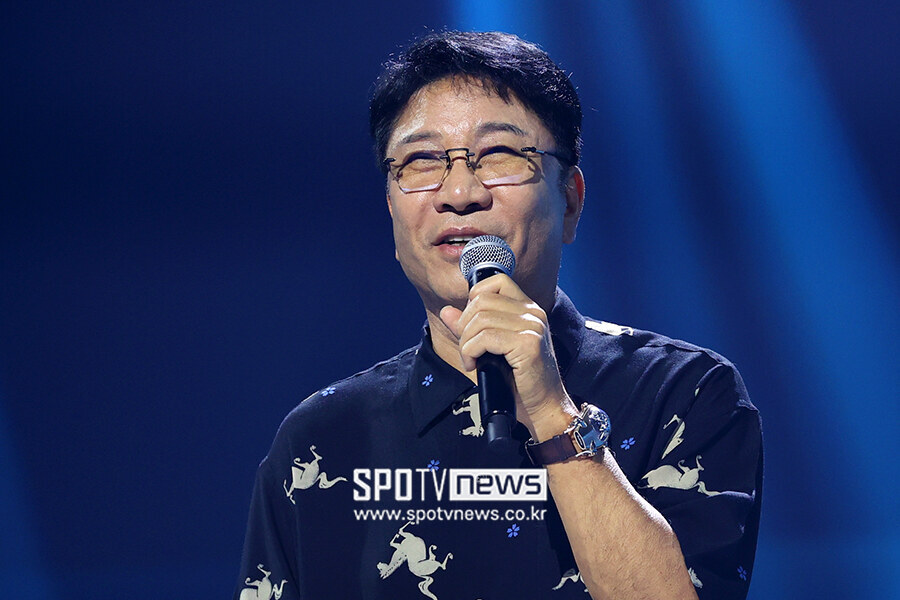 [포토S] 인사말 하는 이수만 리더