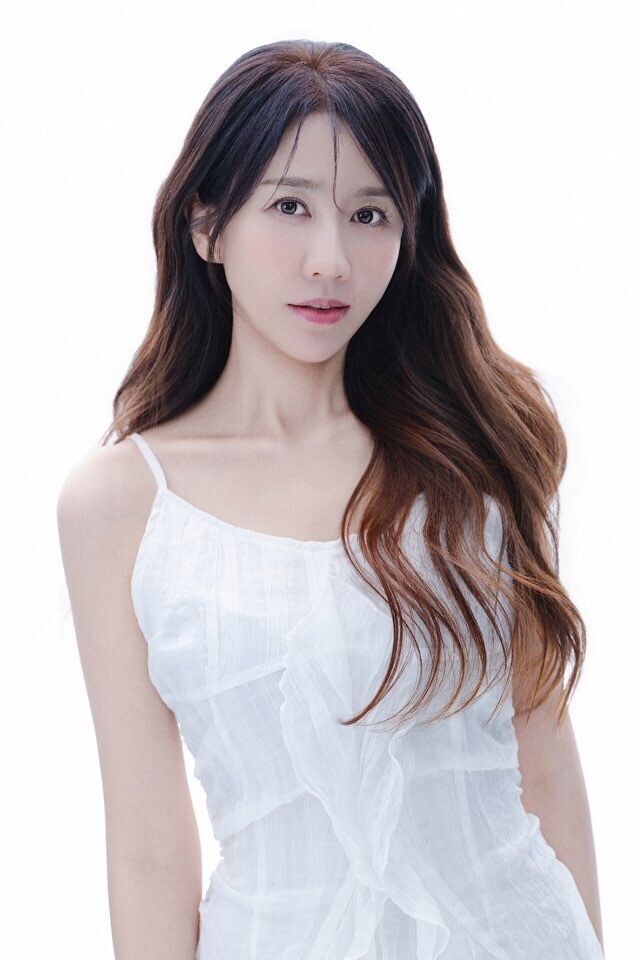 신장미, '어른 발라드'로 파격 변신…신곡 '하회' 17일 발표