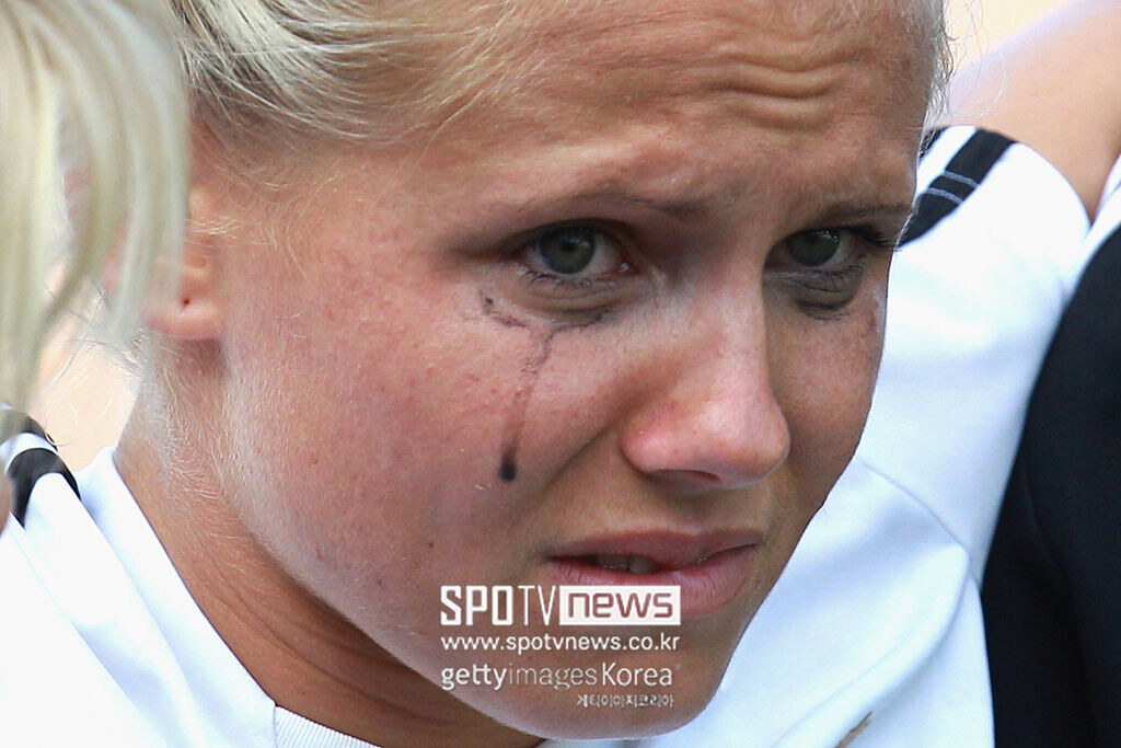 "축구 그만두고 싶다" 월급 고작 224만원→10명 중 6명 정신건강 문제까지…전 세계 女 축구선수 49%가 조기은퇴 고민 '충격'