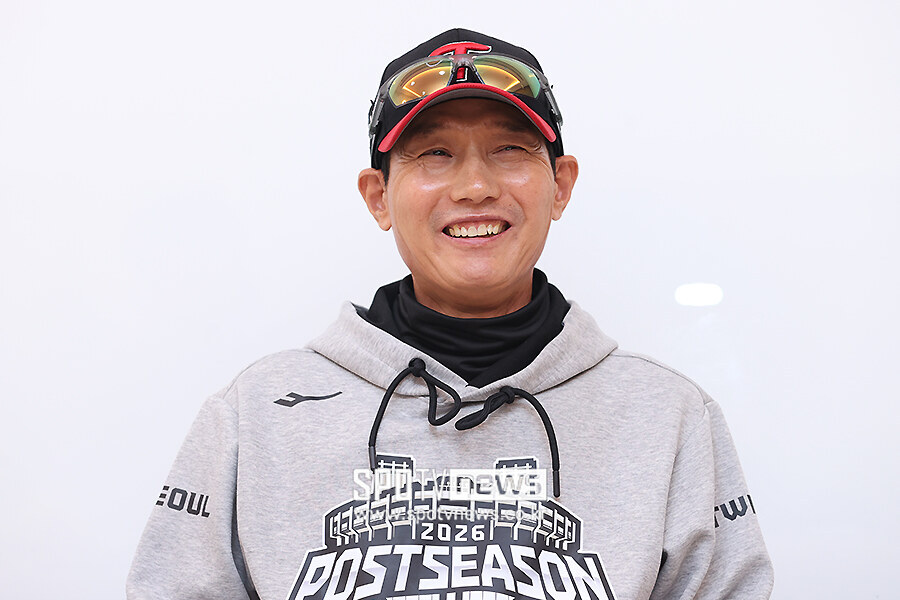 [포토S] 미소 짓는 염경엽 감독