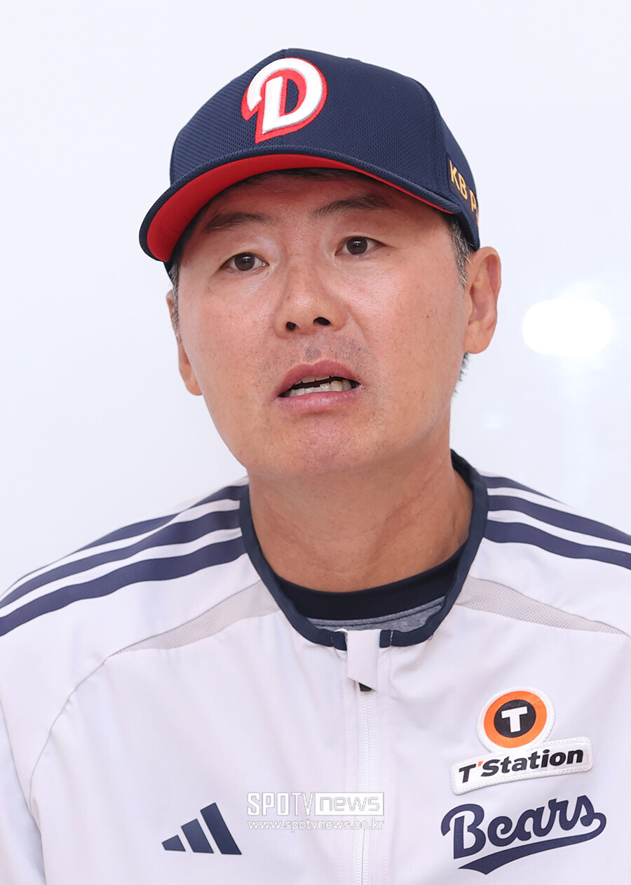 [포토S] 인터뷰 하는 김원형 감독