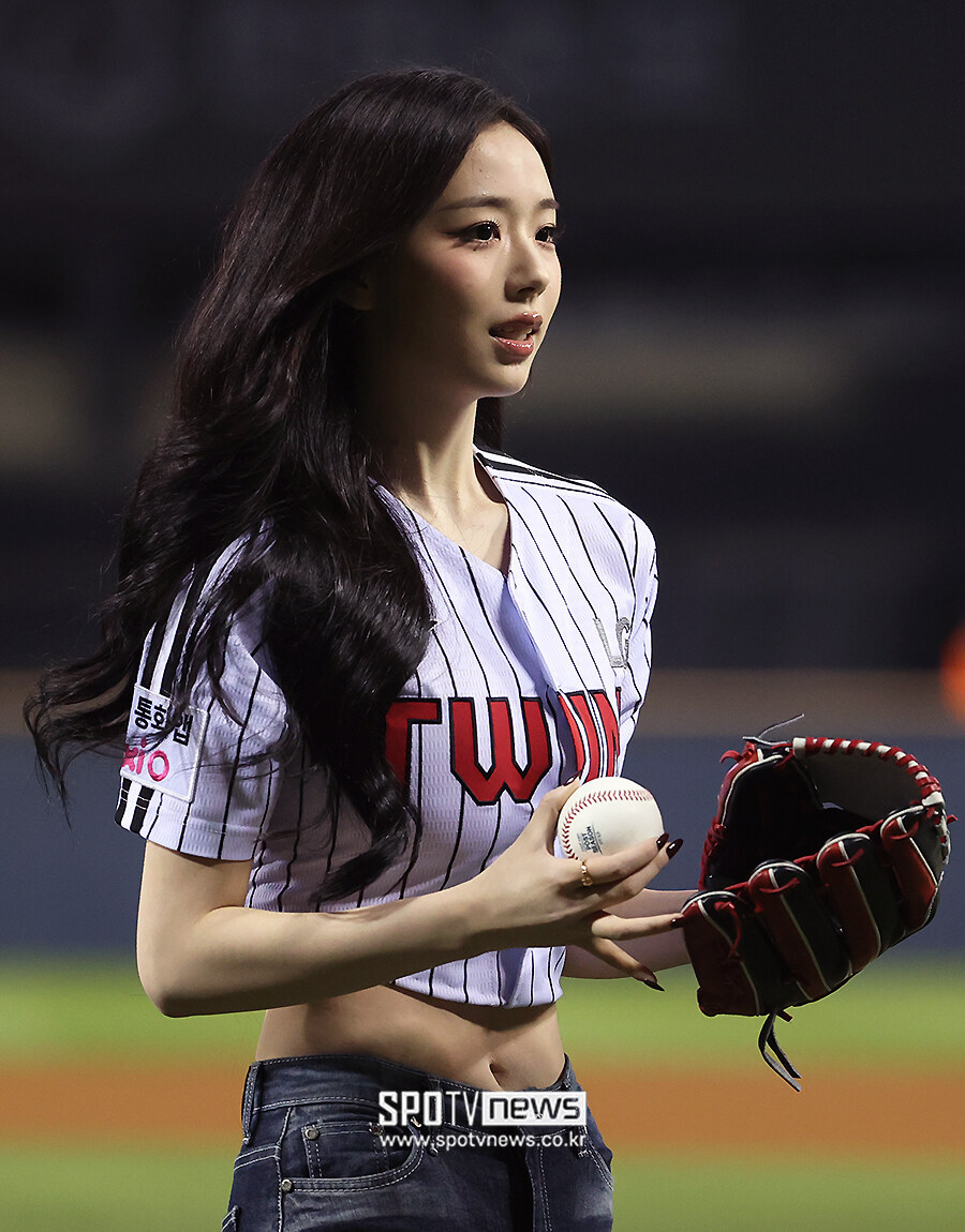 [포토S] 트리플에스 김채연, '크롭 유니폼으로 뽐내는 미모'