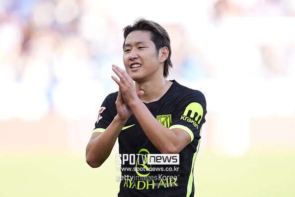 '韓 축구대표팀 에이스' 이강인에게 스페인 매체 놀랐다 "머릿속이 1초 더 빠르다" 찬사..."공 잡을 때마다 영리한 모습"