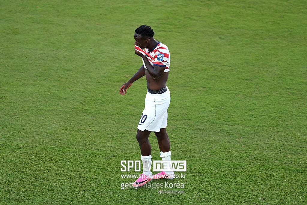 FIFA, 월드컵 뒤흔든 '발로건 스캔들' 재발 막는다…트럼프 전화 1통에 美 공격수 초유의 징계 유예→"문제는 규정 아닌 인판티노 리더십" 지적도
