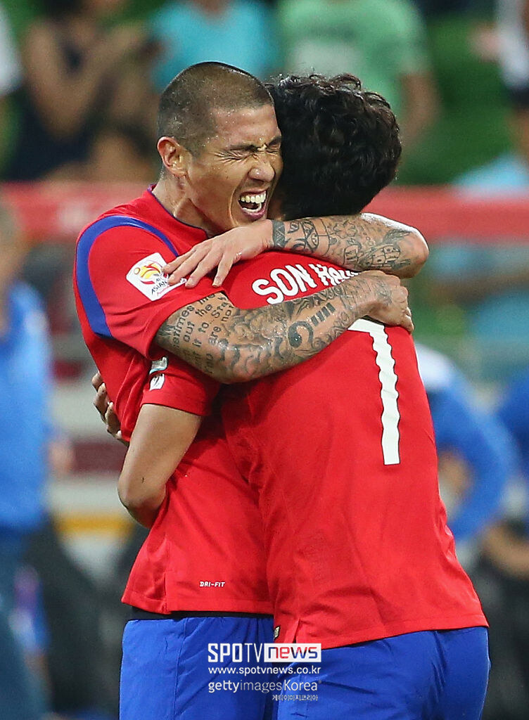 ▲ 67년 만의 아시아 제패를 꿈꾸는 한국 축구와 손흥민(오른쪽)의 마지막 도전이 뜻밖의 갈림길에 섰다. 태극전사 스케줄표 윤곽을 가늠할 결정은 이제 AFC의 몫이다.