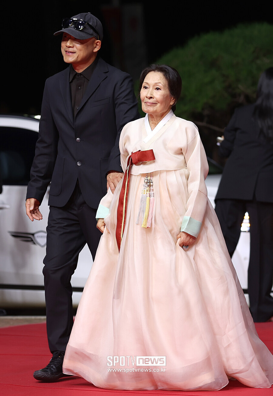 ▲ 송일곤 감독, 김혜자 ⓒ곽혜미 기자