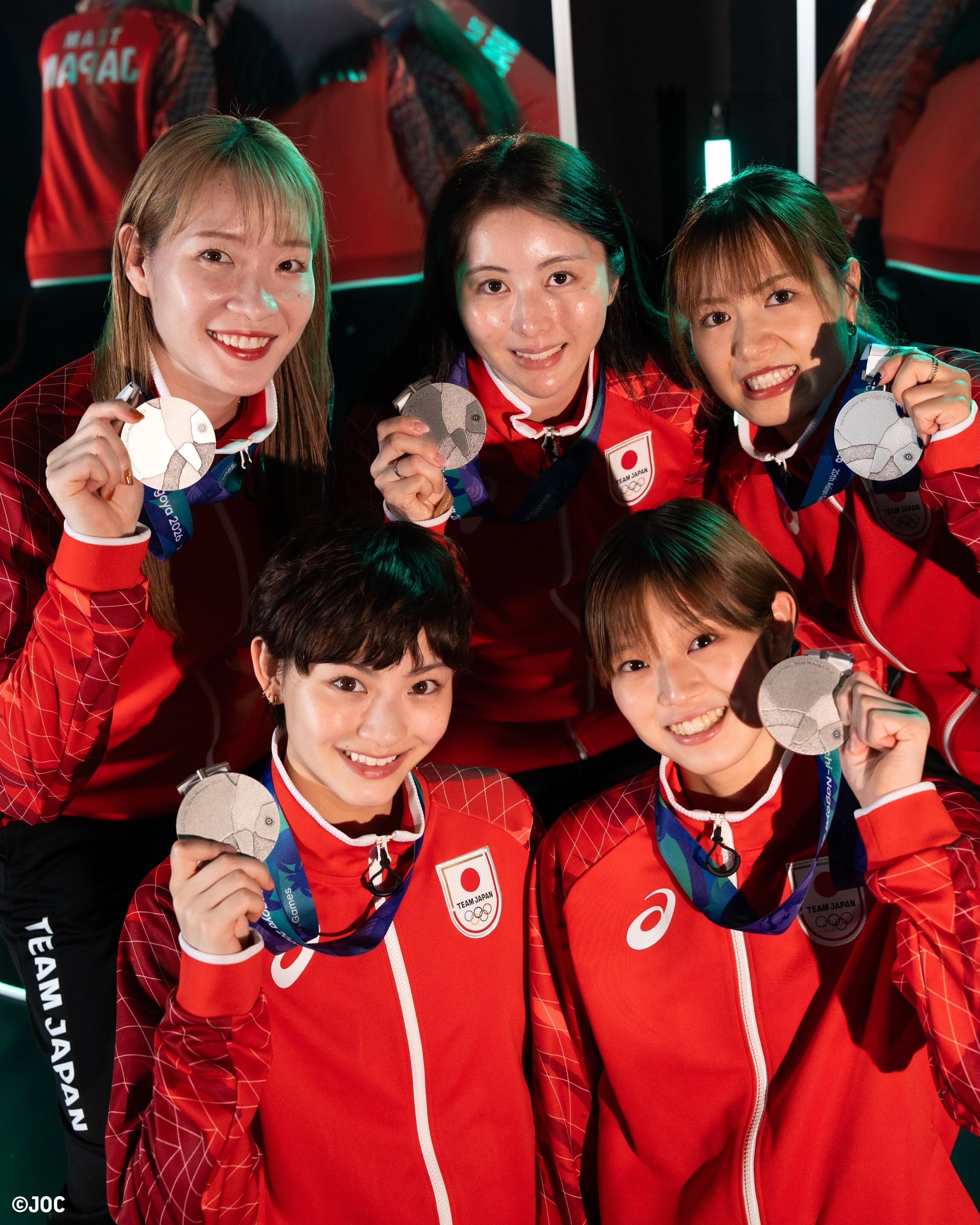 ▲ 일본에서 상당한 인기를 자랑하는 배드민턴 국가대표 미야자키 토모카(사진 하단 왼쪽)와 타구치 마야(사진 하단 오른쪽)는 근래 한국 팬들에게도 낯선 이름이 아니다. 국내에서도 꽤 관심을 받는 배드민턴 선수로 성장했다. ⓒ 일본올림픽위원회
