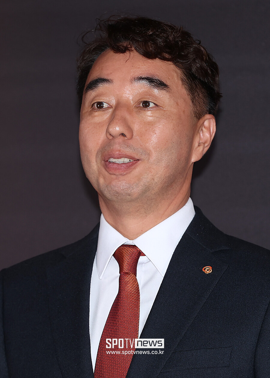 [포토S] 인사하는 한화 석장현 신임 단장
