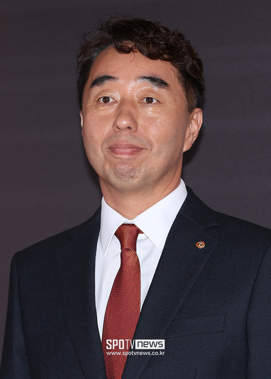 [포토S] 인사하는 한화 석장현 신임 단장