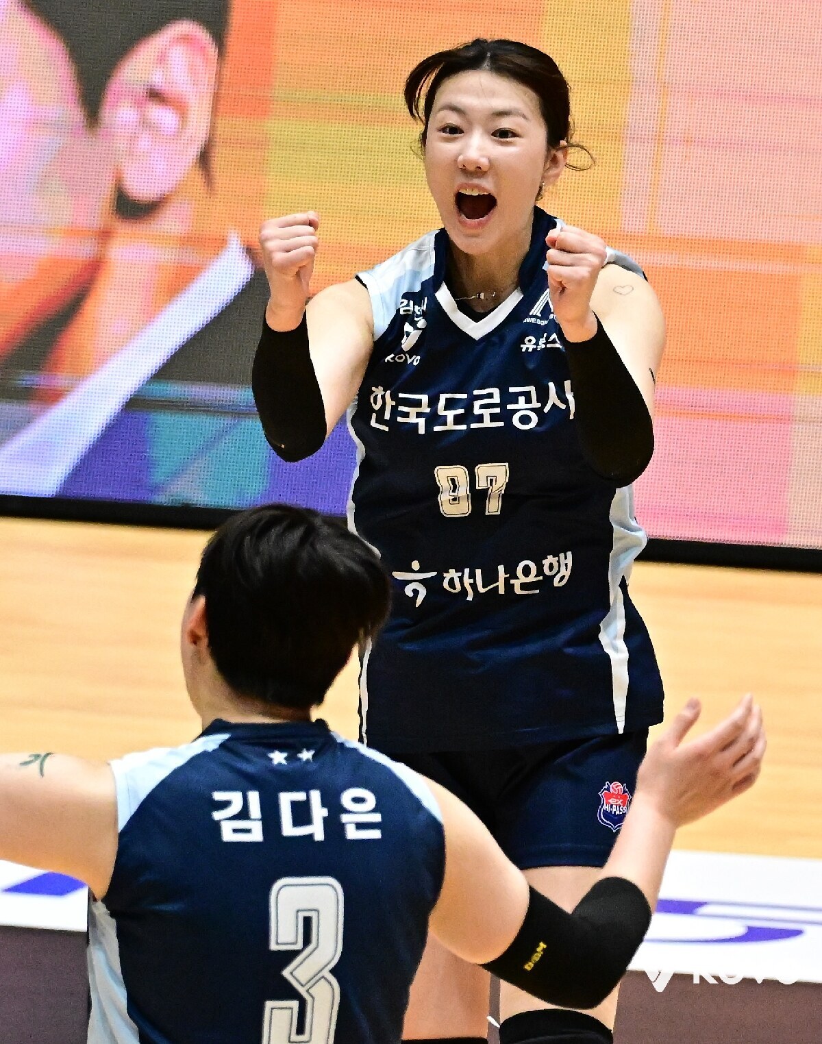 '모마-강소휘 27득점 합작' 도로공사, 이윤정 3연속 서브 에이스로 마무리…GS칼텍스와 결승 격돌