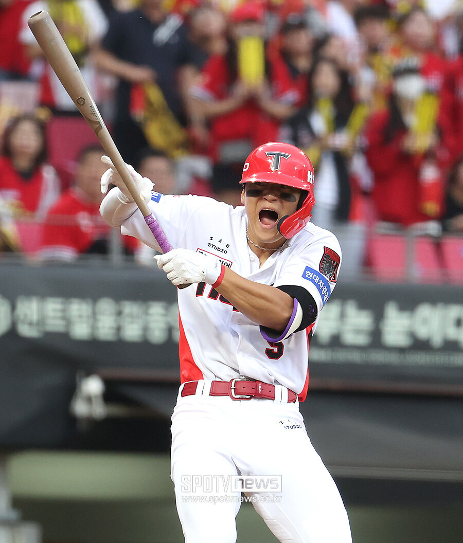 [포토S] 사구 맞은 김도영, '악!'