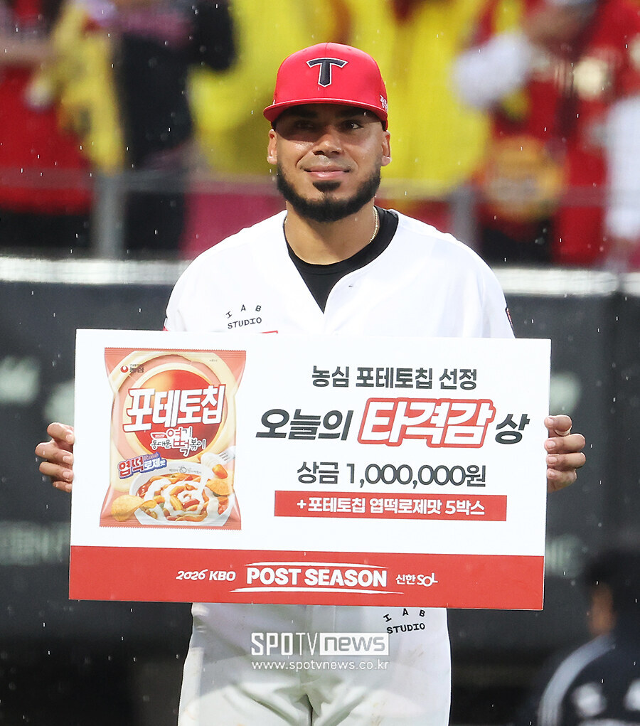 [포토S] 카스트로, '오늘의 타격감상 수상'
