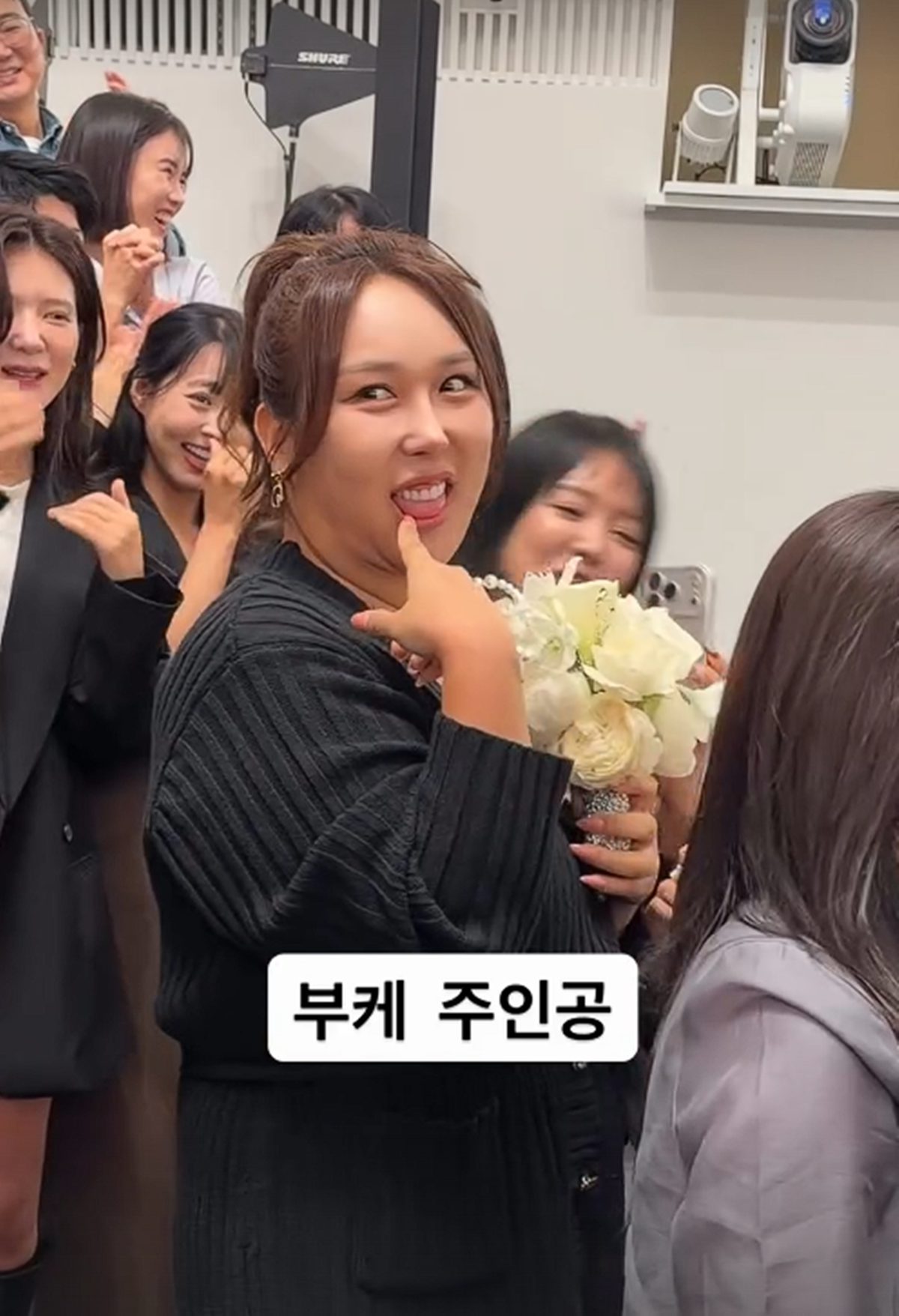 '서준맘' 박세미 부케, 풍자가 받았다…"결혼해 줄 수 있냐" 신랑 찾기