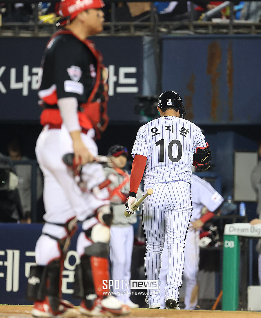 [포토S] 고개 떨군 오지환