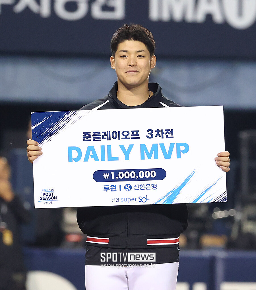 [포토S] 시라카와, '준플레이오프 3차전 MVP'