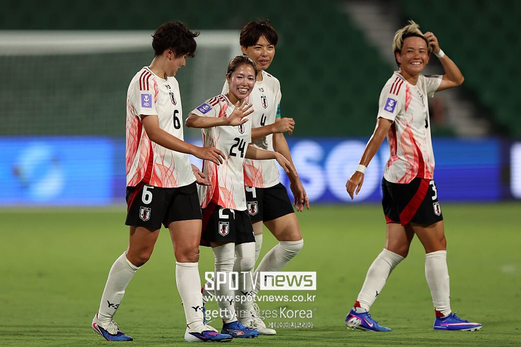 ▲ 일본 여자 축구대표팀의 '10번' 나루미야 유이(위 사진)가 인기 격투게임 캐릭터로 깜짝 변신해 화제를 모으고 있다.