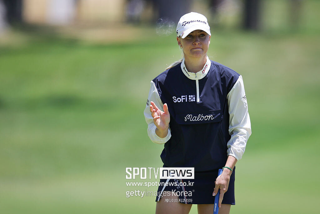 ▲ 미국 매체 '브로바이블'은 21일 "LPGA 스타 찰리 헐이 17살 때 술에 취해 이마에 문신을 새길 뻔했던 일화를 공개했다. 담배와 전자담배를 끊기 위해 노력한 과정도 털어놨다"고 보도했다.