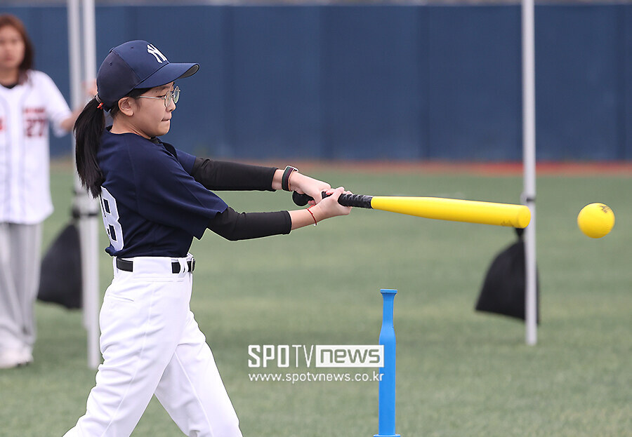 [포토S] 전국학교스포츠클럽 축전 티볼 대회, '집중해서 타격!'