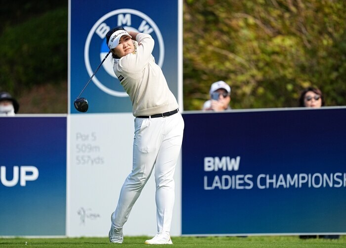 '이글 2번에 적중률 100%' 유해란 무결점 플레이, BMW 챔피언십 단독 선두 도약…韓 선수 4명 톱10