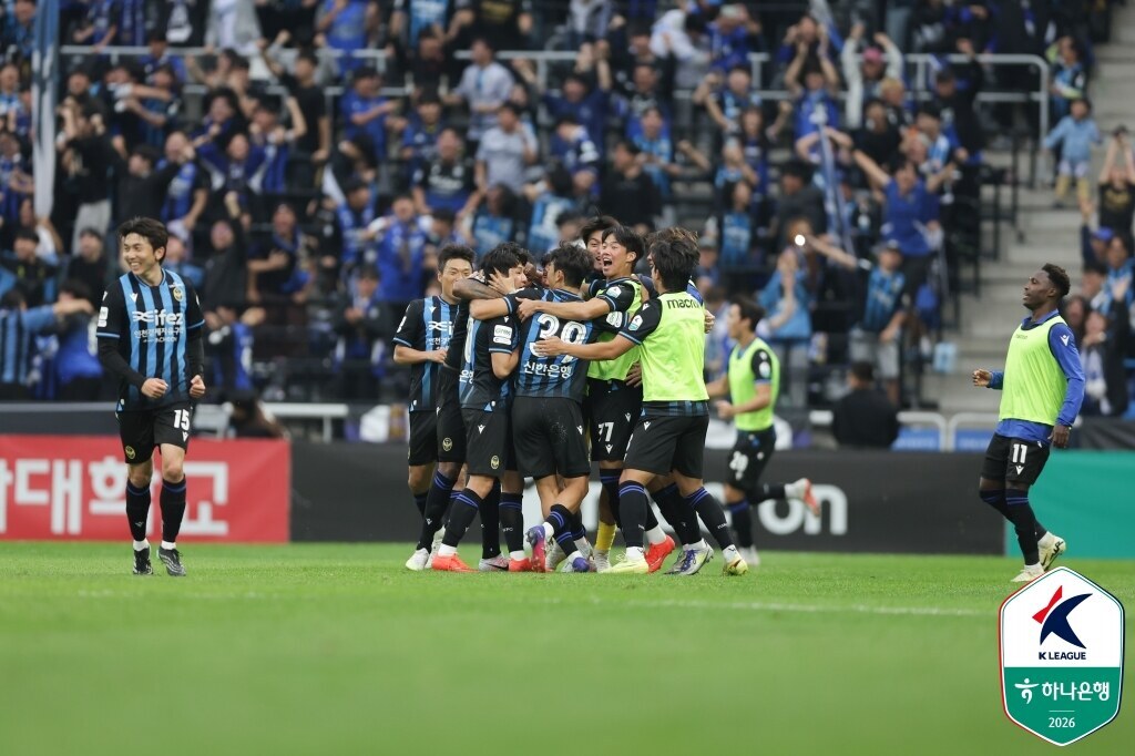 ▲ 24일 오후 인천축구전용경기장에서 인천유나이티드와 제주SK가 하나은행 K리그1 2026 33라운드를 통해 맞붙었다. 꼭 이겨야 파이널A로 갈 수 있던 인천이 3-1로 승리해 막차를 탔다. 제주는 파이널B로 향한다. ⓒ 한국프로축구연맹